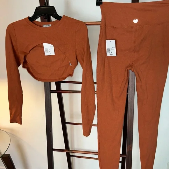 Matching Legging Set - Picture 2 of 5